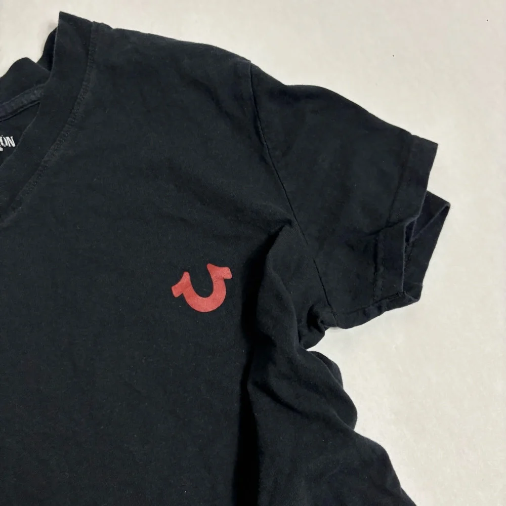 True religion black v-neck shirt